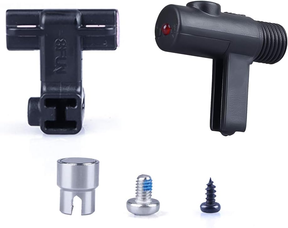 Juodas akumuliatoriaus įkroviklis su geltona įspėjamąja etikete, europiniu kištuku ir laidais.