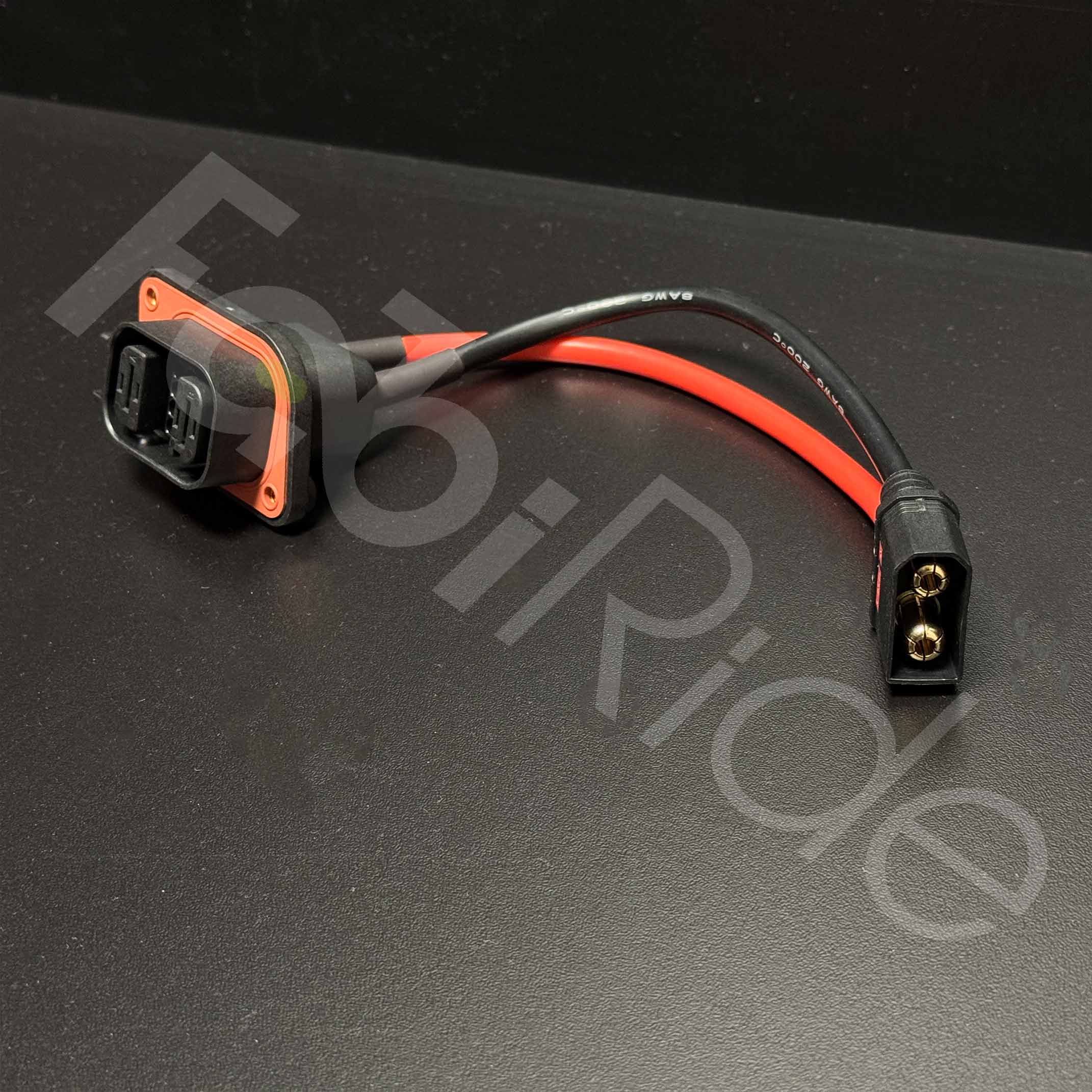 Talaria QS8 adapteris QS8 ↔ Talaria Sting OEM, jungčių artimas planas