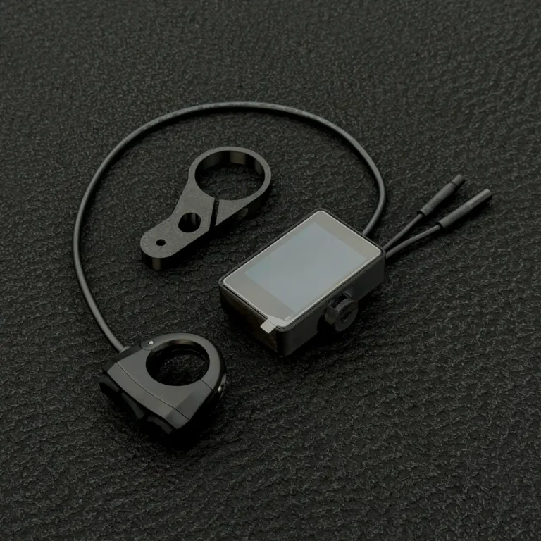 Zestaw Dash Pro z pilotem na kierownicę, wyświetlaczem i uchwytem