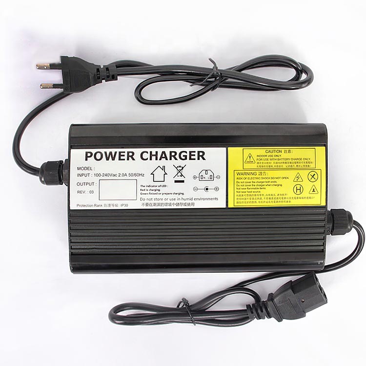 Chargeur 60V 5A pour batterie Li-ion 16s avec ventilateur intégré