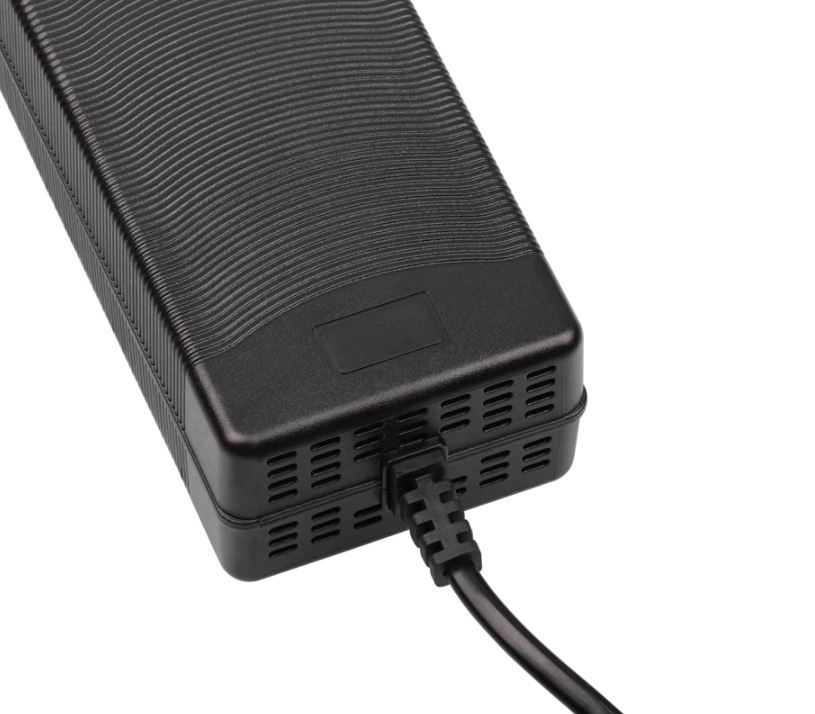 Pakrovėjas 60V 2A su krovimo jungties laidu elektrinio paspirtuko akumuliatoriui