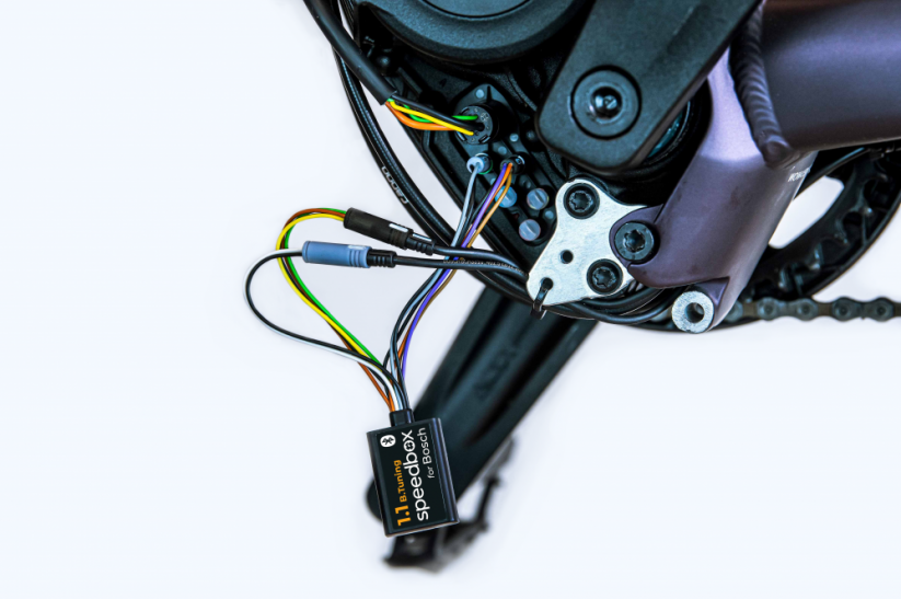 Montaż plug-and-play chipa SpeedBox 1.1 w rowerze z silnikiem Bosch Gen4