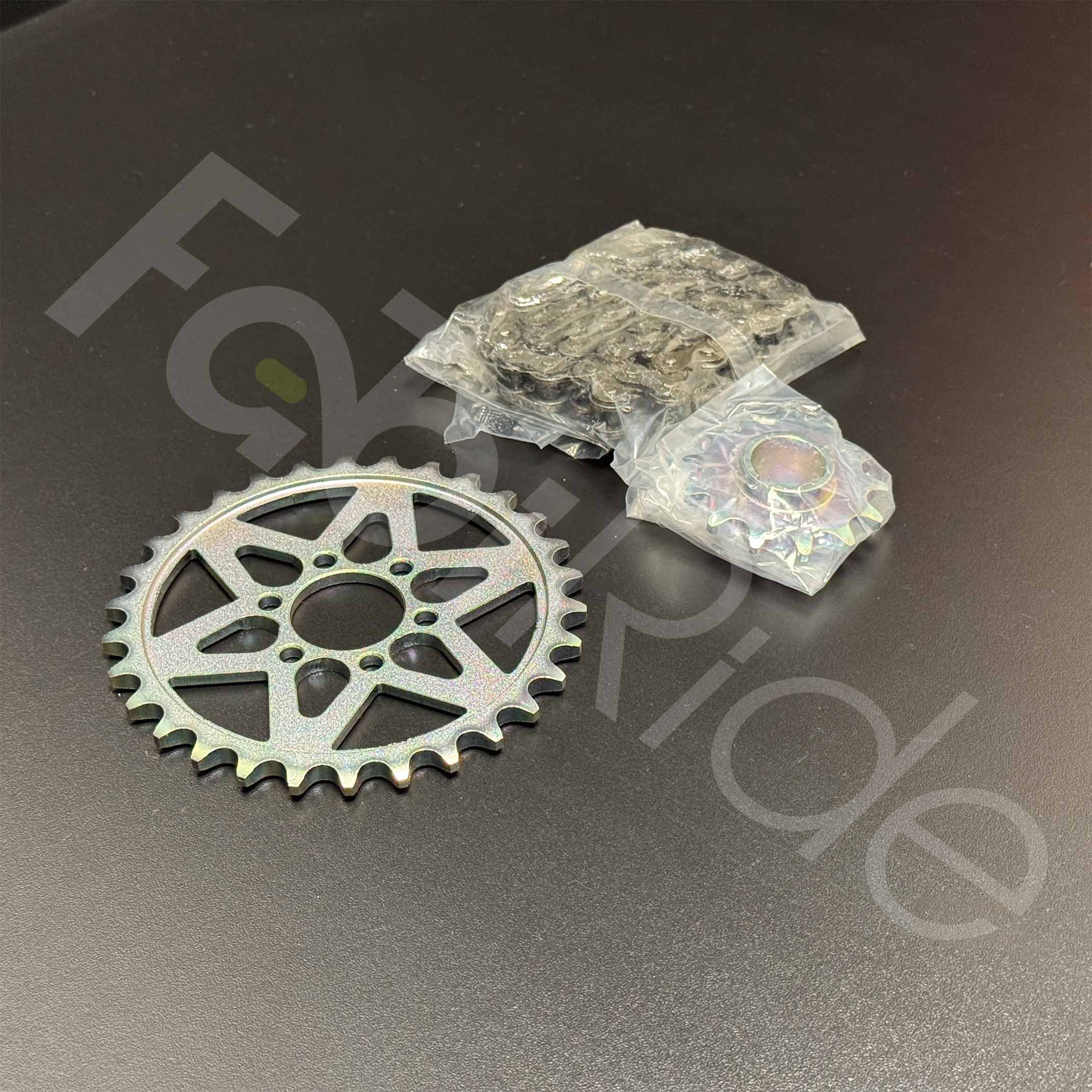 Primary Chain Kit 420 pirminė grandininė pavara sumontuota Sur-Ron Light Bee elektriniame motocikle