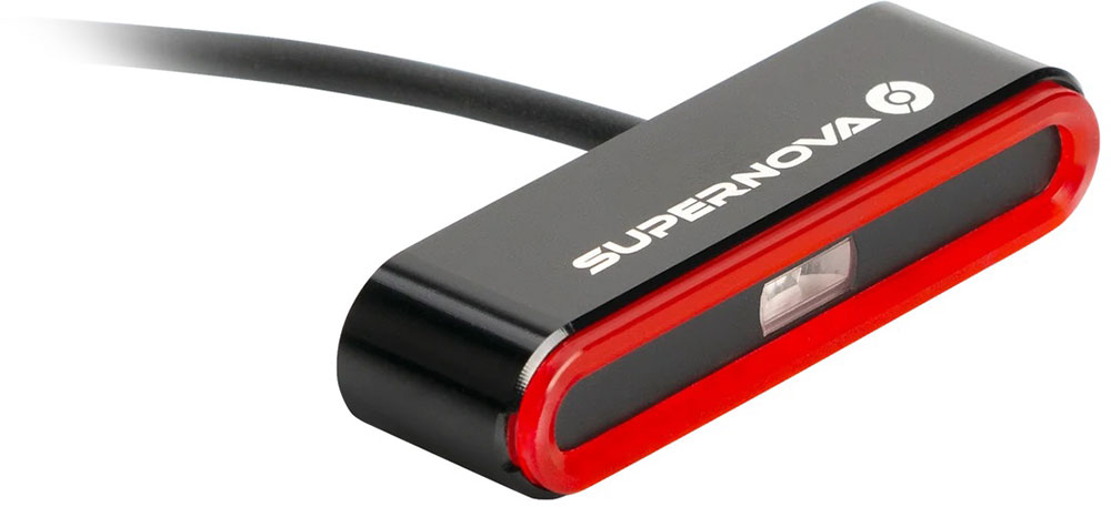 Supernova TL3 PRO kompaktiškas 20 × 64 × 14 mm korpusas iš arti